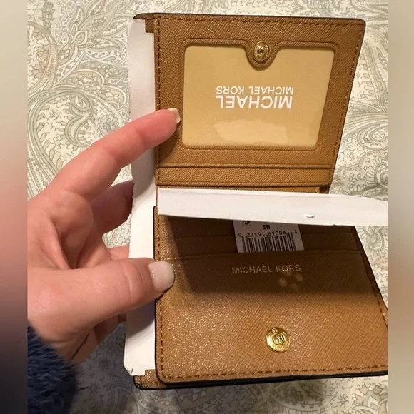 NWT Michael Kors Wallet - Picture 4 of 6